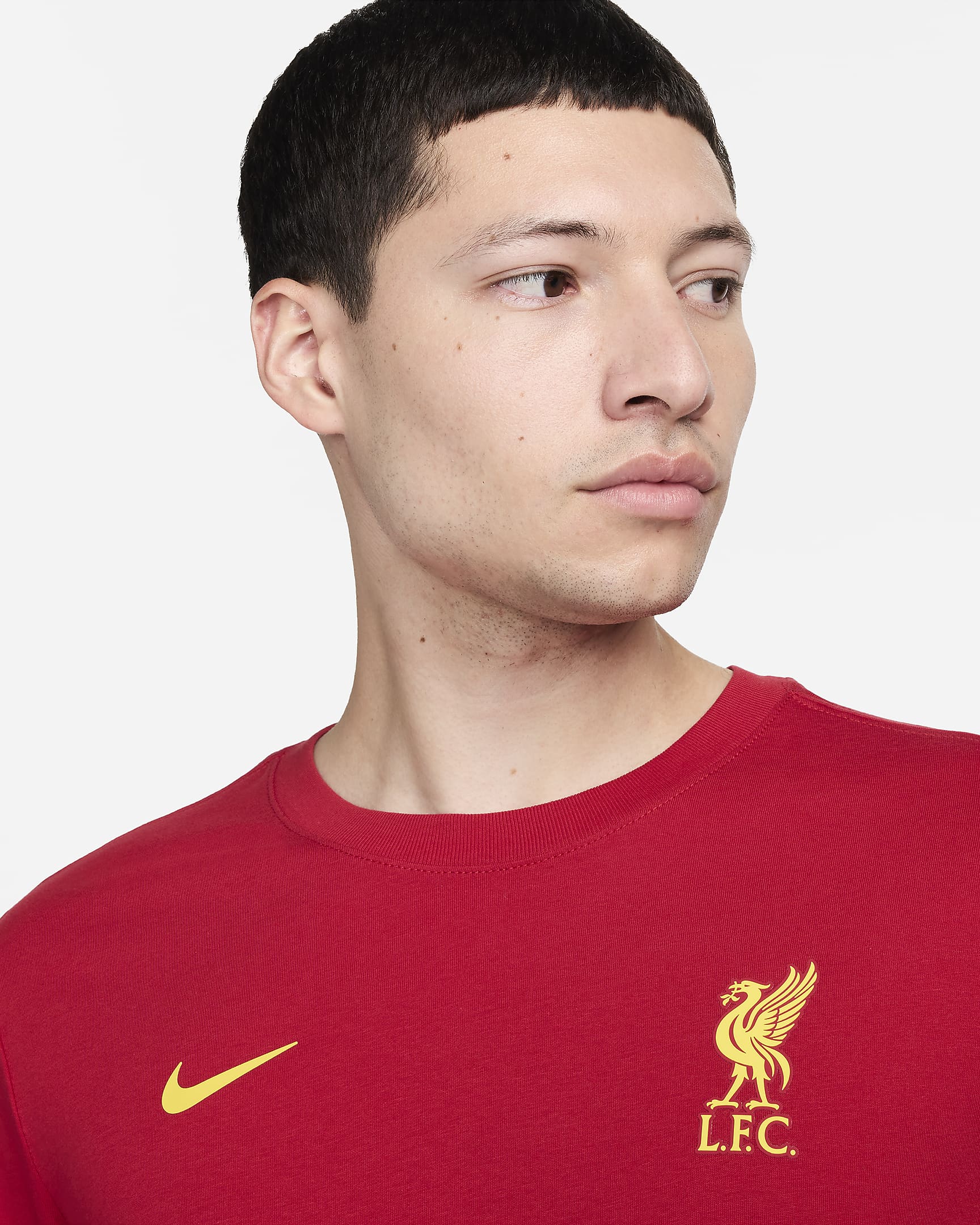 Liverpool F.C. Essential Men's Nike Football T-Shirt