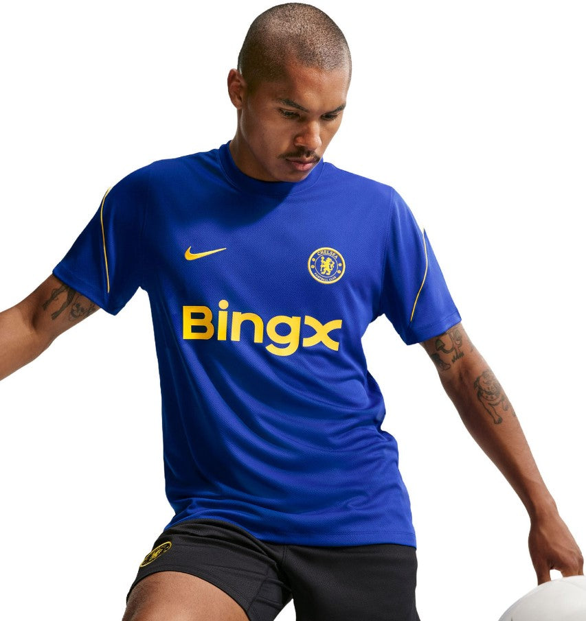 Chelsea F.C. Strike Dri-FIT Short-Sleeve Training Top
